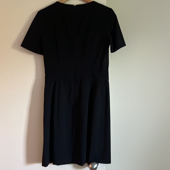 Classic Hugo Boss dress - Picture 3 of 3